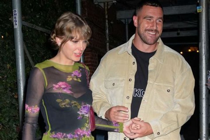 Taylor Swift spotted wearing T earrings and 87 Christmas hat during boyfriend Travis Kel