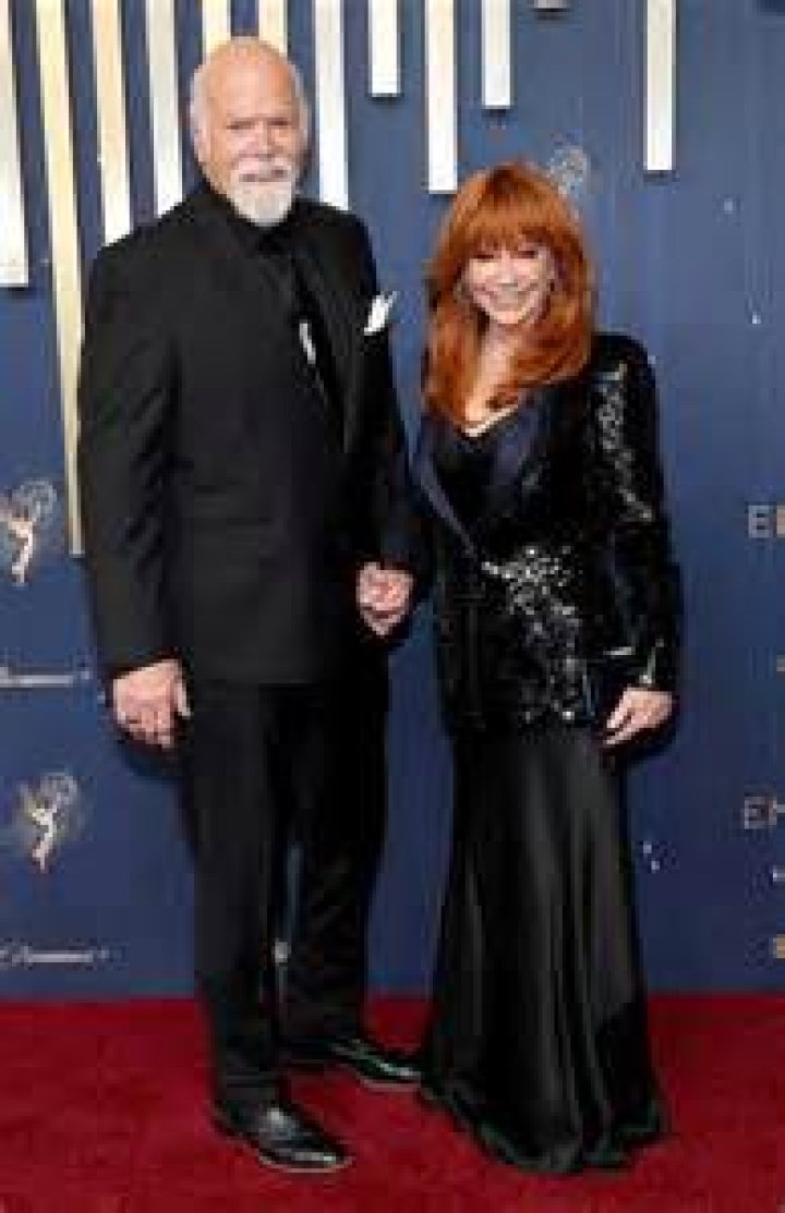 The actor Rex Linn is in a relationship with Reba McEntire, a country music singer.