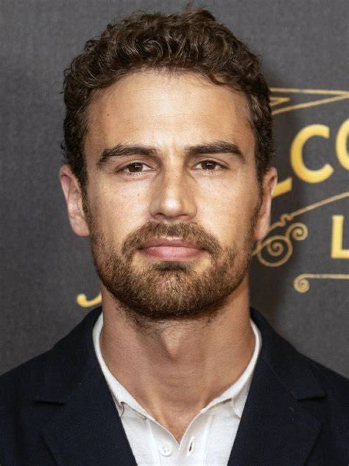 Theo James Height, Weight, Net Worth, Age, Birthday, Wikipedia, Who, Nationality, Biography ·