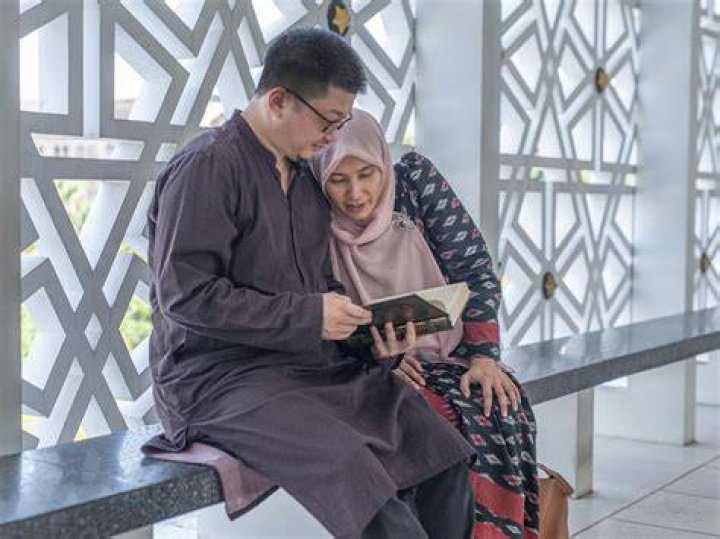 Uncover The Identity And Influence Of Nurul Izzah Anwar's Spouse