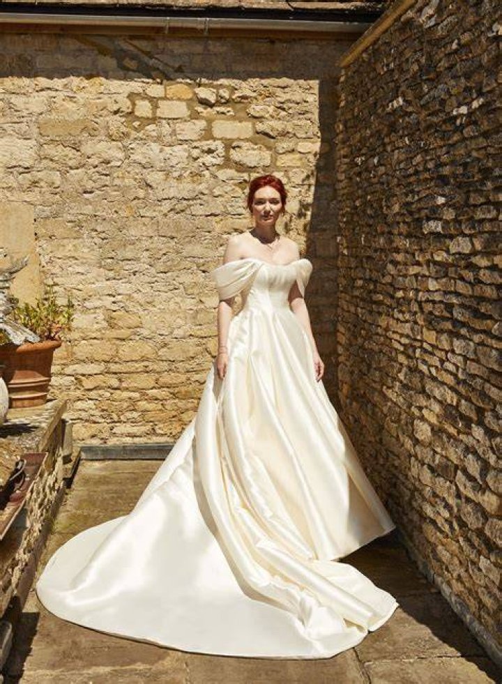 Unveil The Secrets: Eleanor Tomlinson's Relationships Unveiled