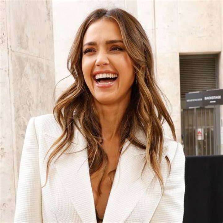 Unveiling Jessica Alba's Height: Discoveries And Insights