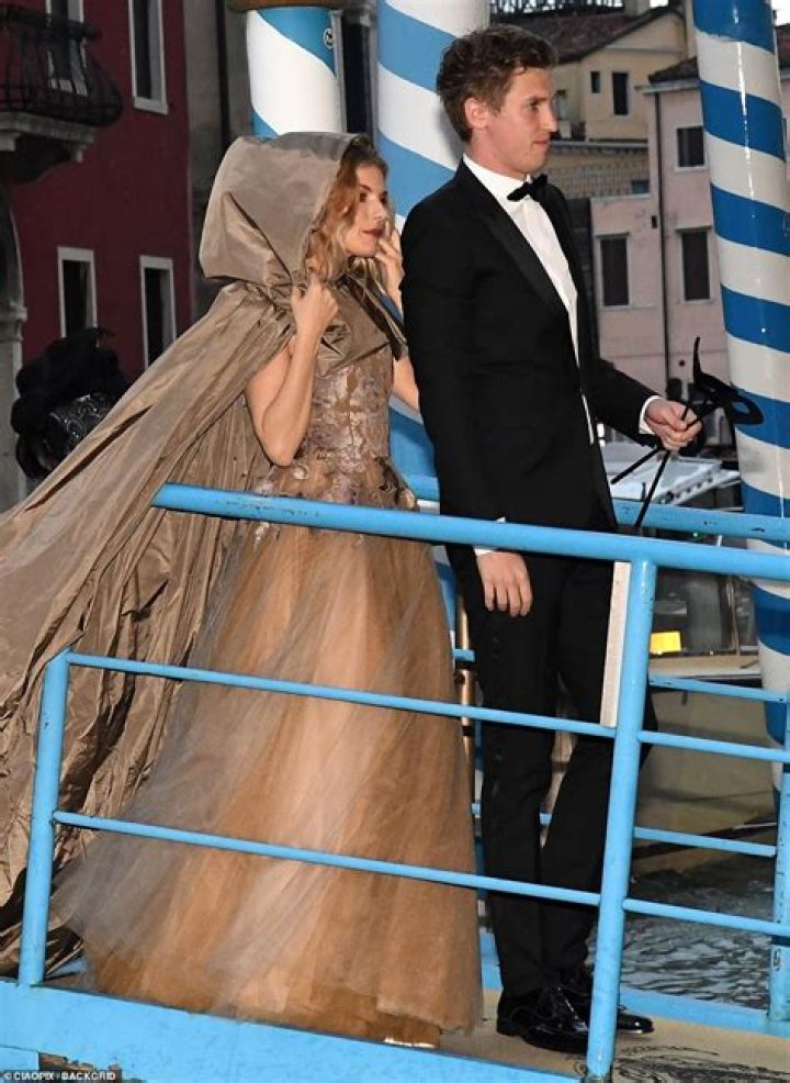 Unveiling The Enigmatic Bond Of Sienna Miller And Lucas Zwirner