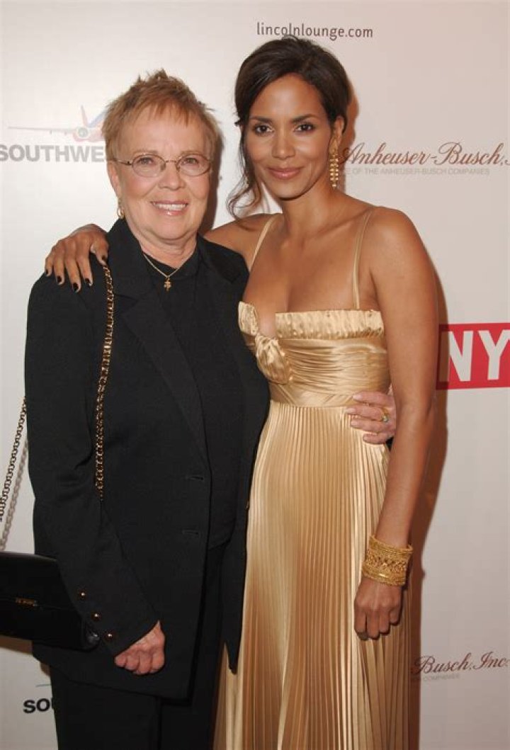 Unveiling The Inspiring Legacy Of Halle Berry's Mother: Strength, Love, And Support