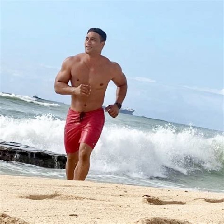 Unveiling The Marital Status Of Surfing Icon: Brad Kalilimoku