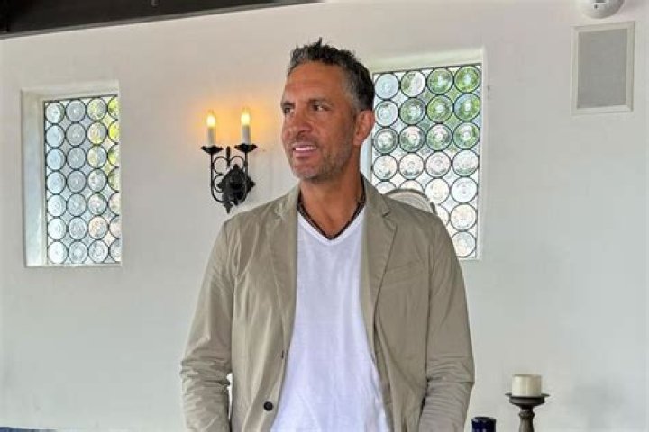 Unveiling The Secrets Of Mauricio Umansky's Height: Uncover Hidden Insights
