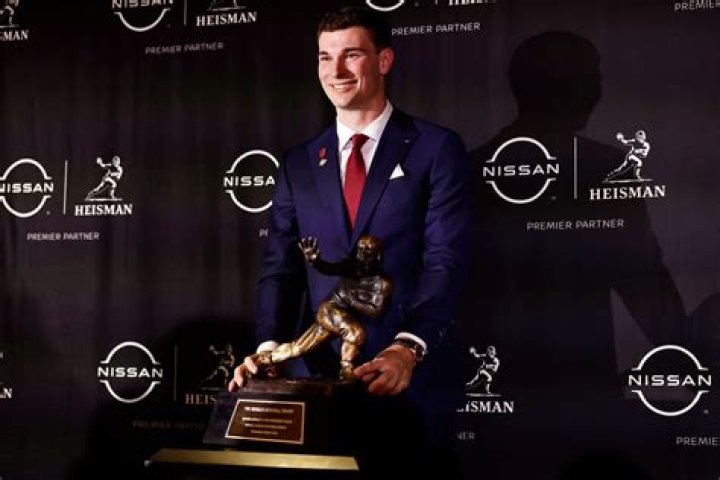 USC Heisman Winner Thanked His Parents During Award Fete |