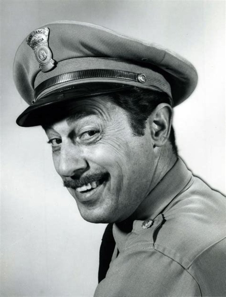 Vito Scotti ·