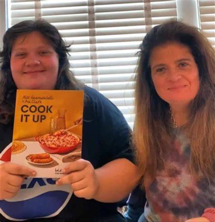 What Happened To Alex Guarnaschelli Daughter Ava? Health Update & Weight Loss