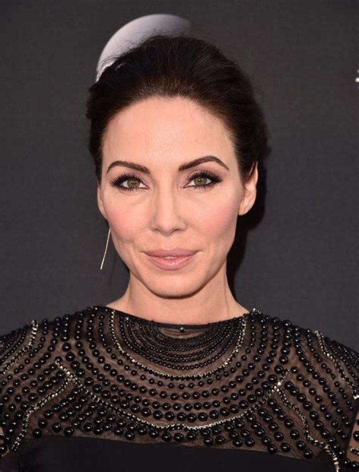 Whitney Cummings Net Worth and How She Became the Richest Actor in Hollywood |