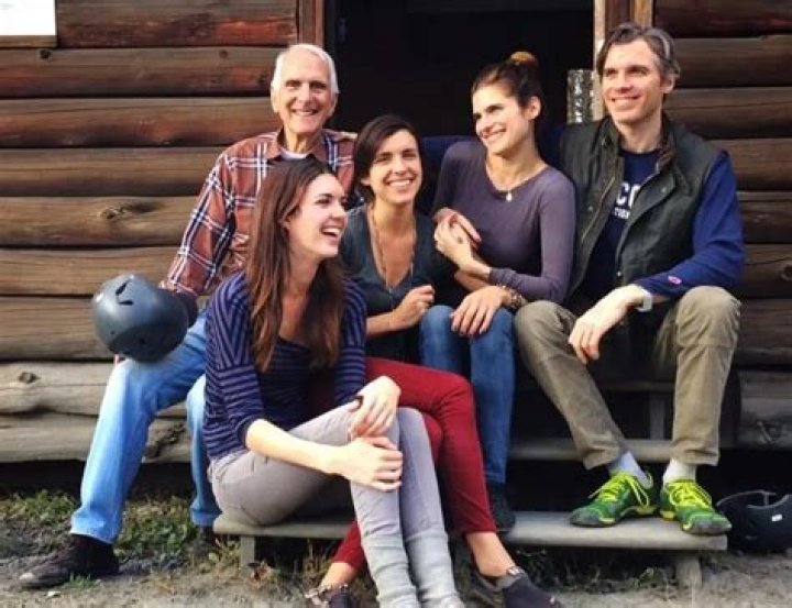 Who are Lake Bell siblings?