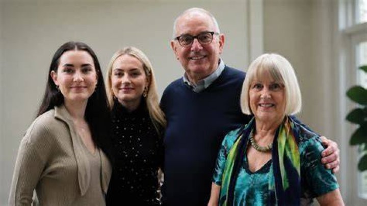 Who Is Amelia Dimoldenberg Sister? Parents, Age, Boyfriend, Net Worth 2023