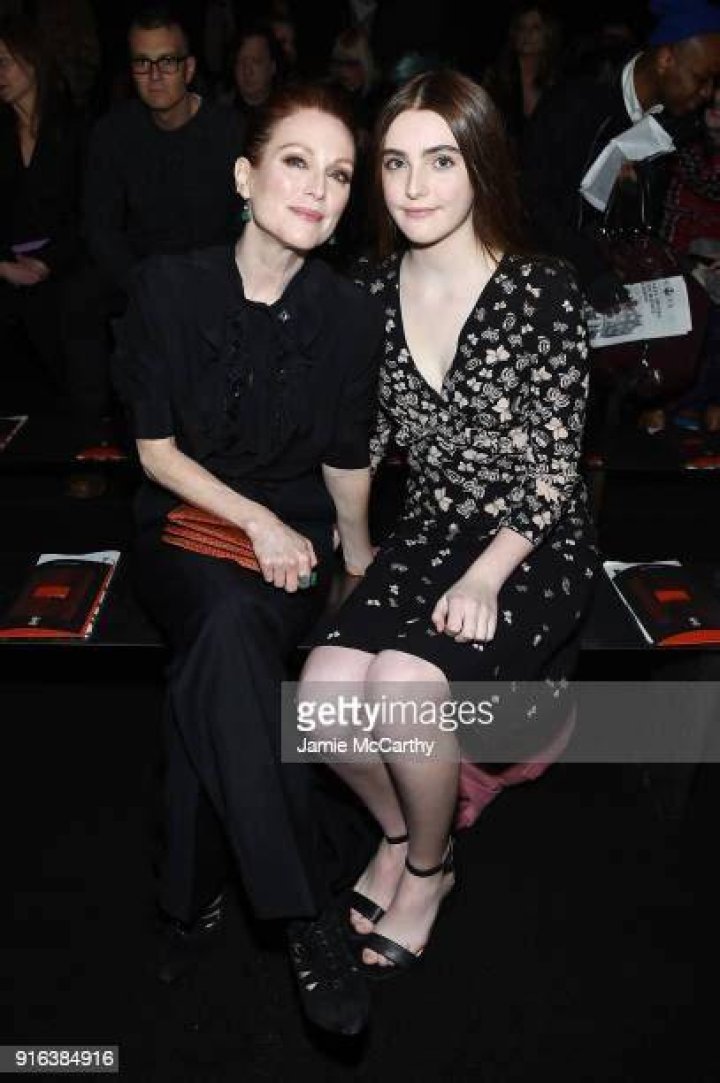 Who is Julianne Moores daughter? Where does Julianne Moores daughter go to college? Is Juliann