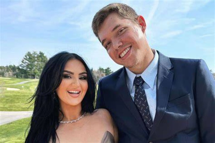 Who is Mikayla Campinos Boyfriend? |