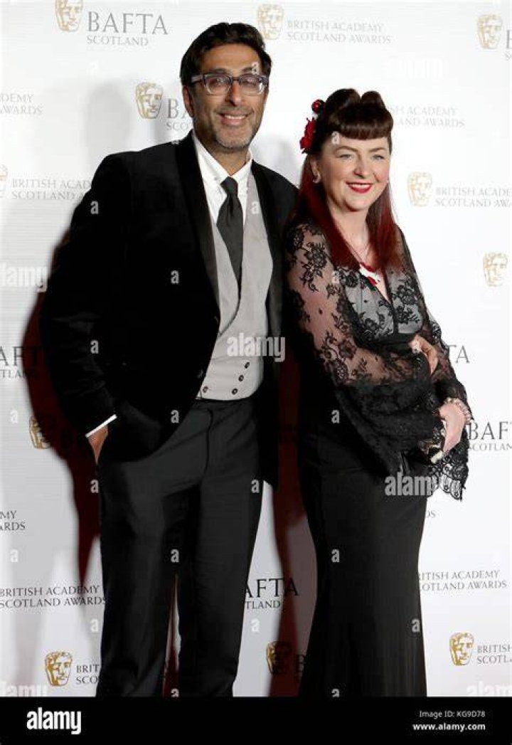 Who Is Sanjeev Kohlis Wife? |