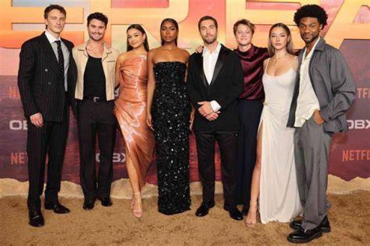 Who is the Outer Bank actor Jonathan Daviss dating? Know about his relationship status.